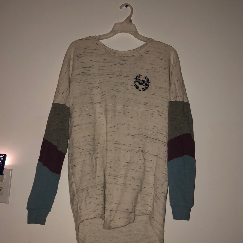 a sweatshirt/sweater that is a jersey type style!